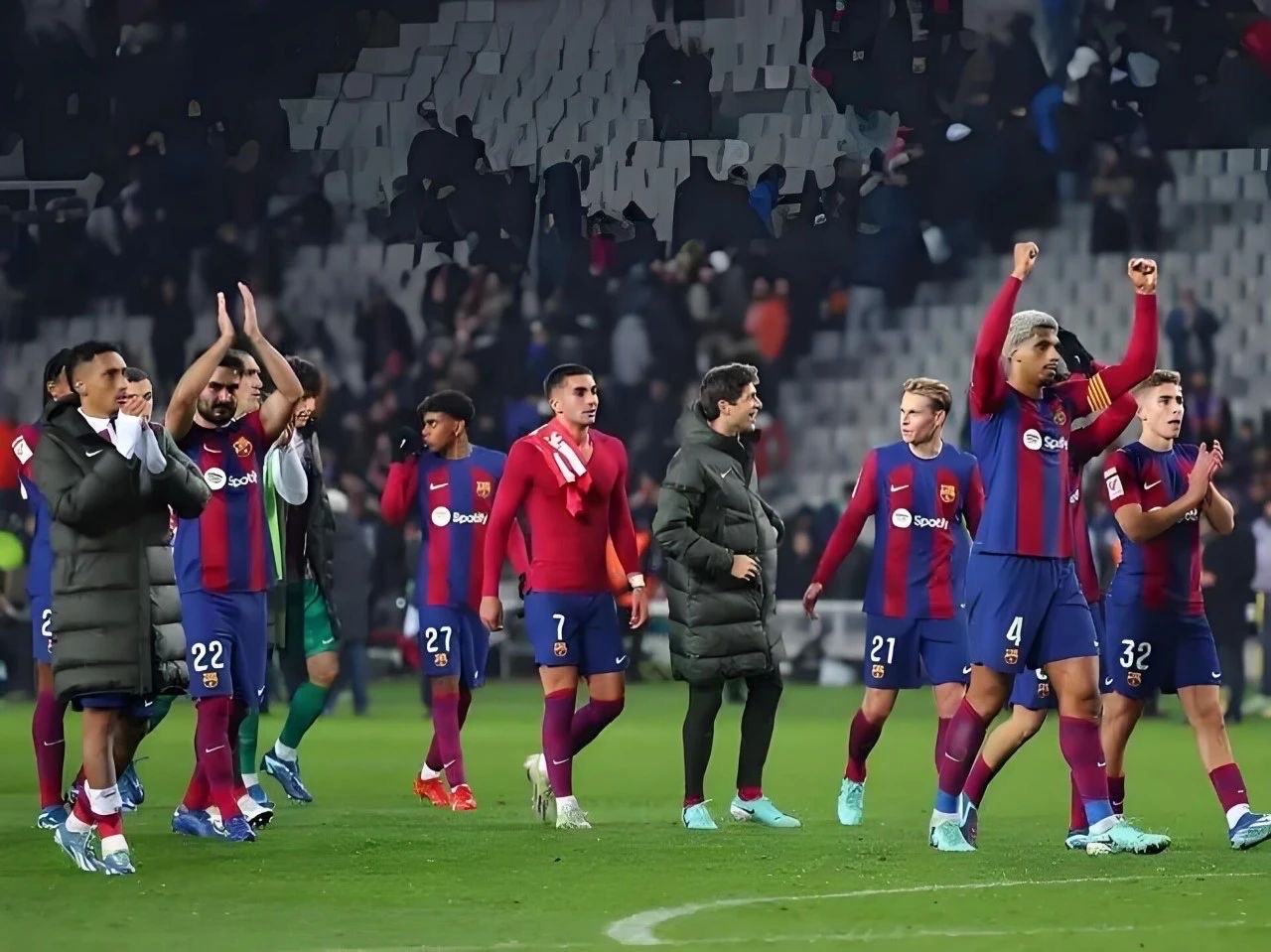 开云体育官方网站-巴萨主场豪胜，重夺联赛领先