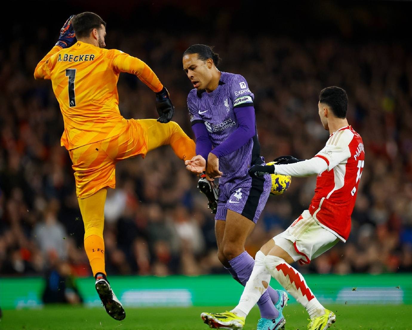 沃特福德主场大胜曼联,英超劲旅惨败蒙羞 沃特福德主场大胜曼联,英超劲旅惨败蒙羞