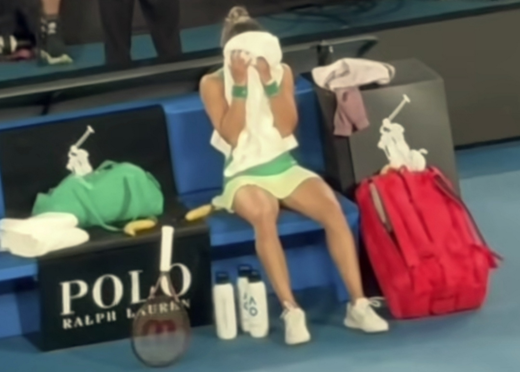 球场上破口大骂,赛场气氛紧张 球场上破口大骂,赛场气氛紧张