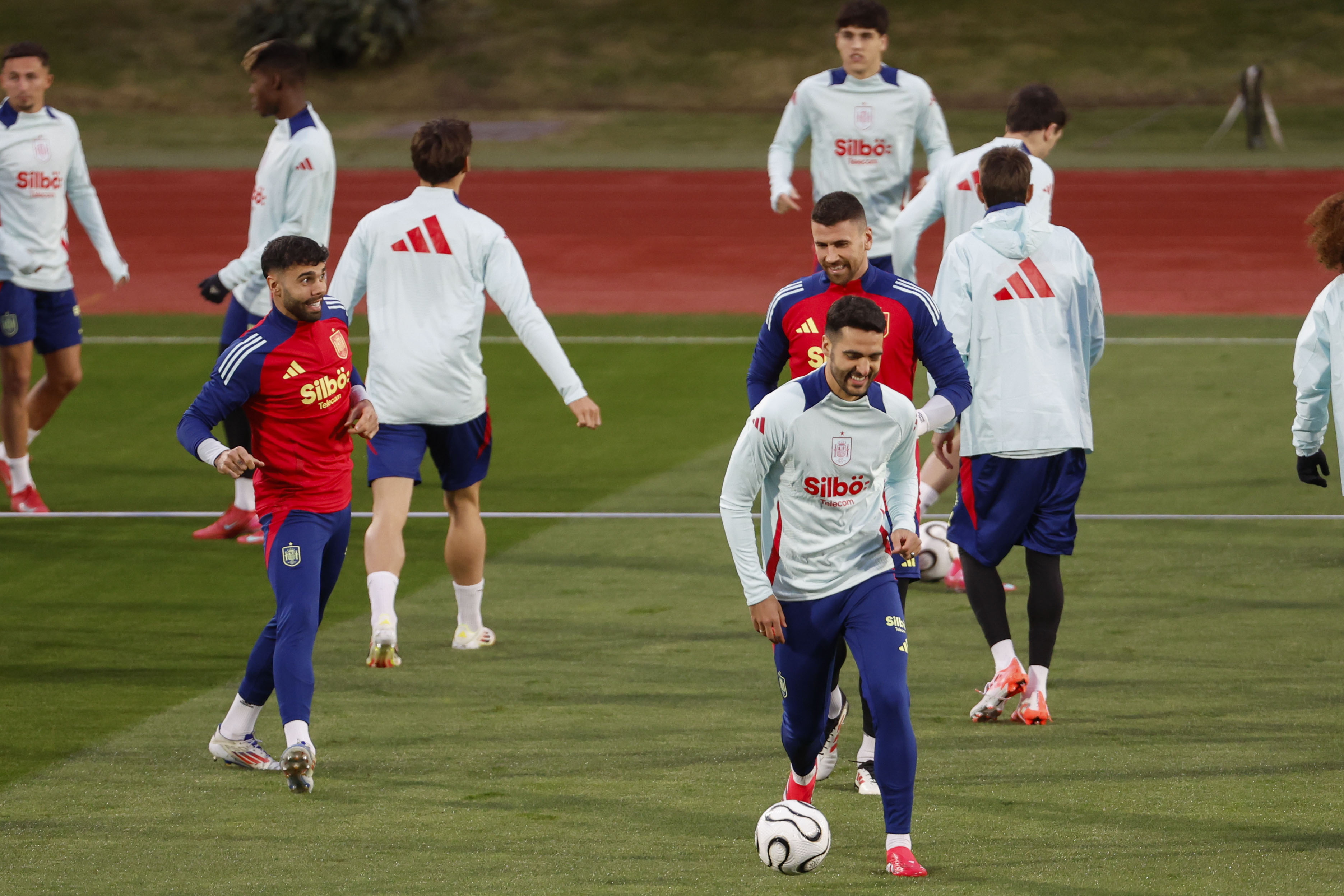 欧国联比赛展开，球员备战火热的简单介绍