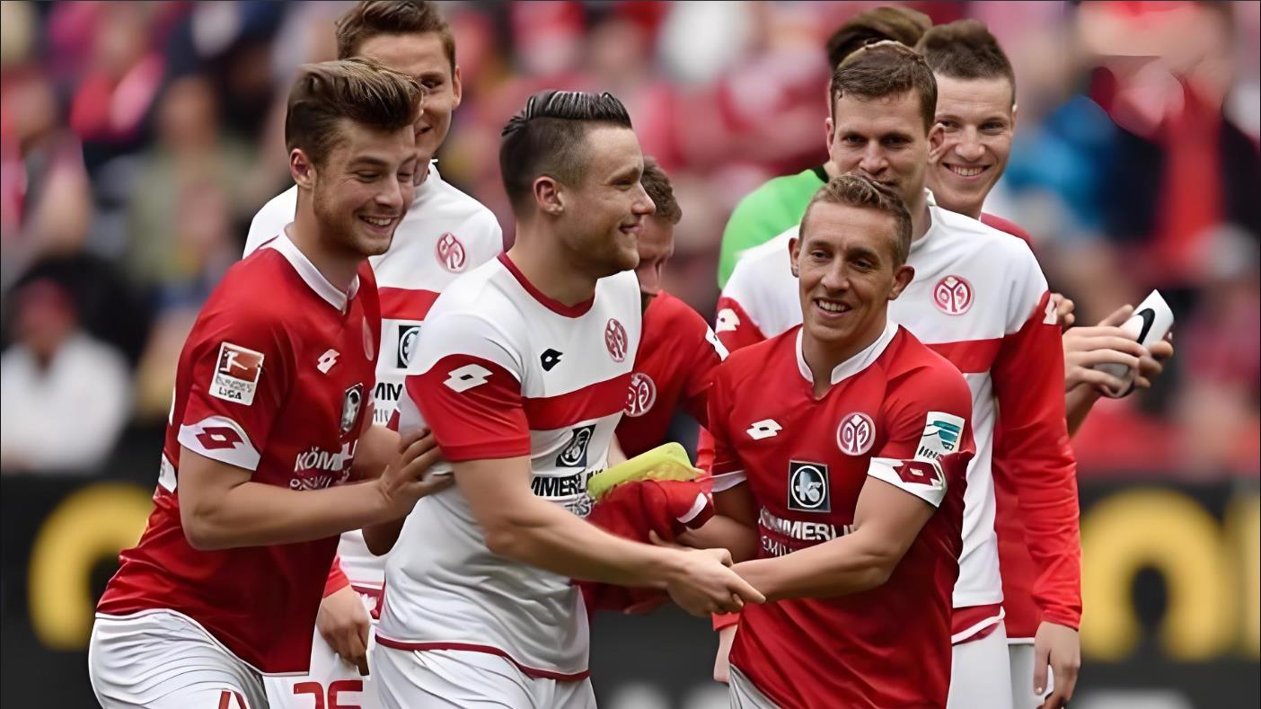 门兴格拉德巴赫换帅效果显著,球员备战的简单介绍 门兴格拉德巴赫换帅效果显著,球员备战的简单介绍