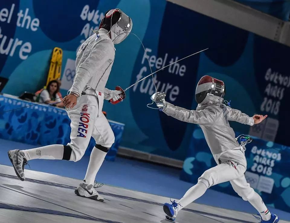 墨西哥选手在击剑比赛中起飞