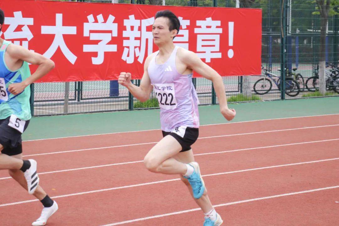 各路猛将齐聚一堂,赛场上演精彩表演 各路猛将齐聚一堂,赛场上演精彩表演