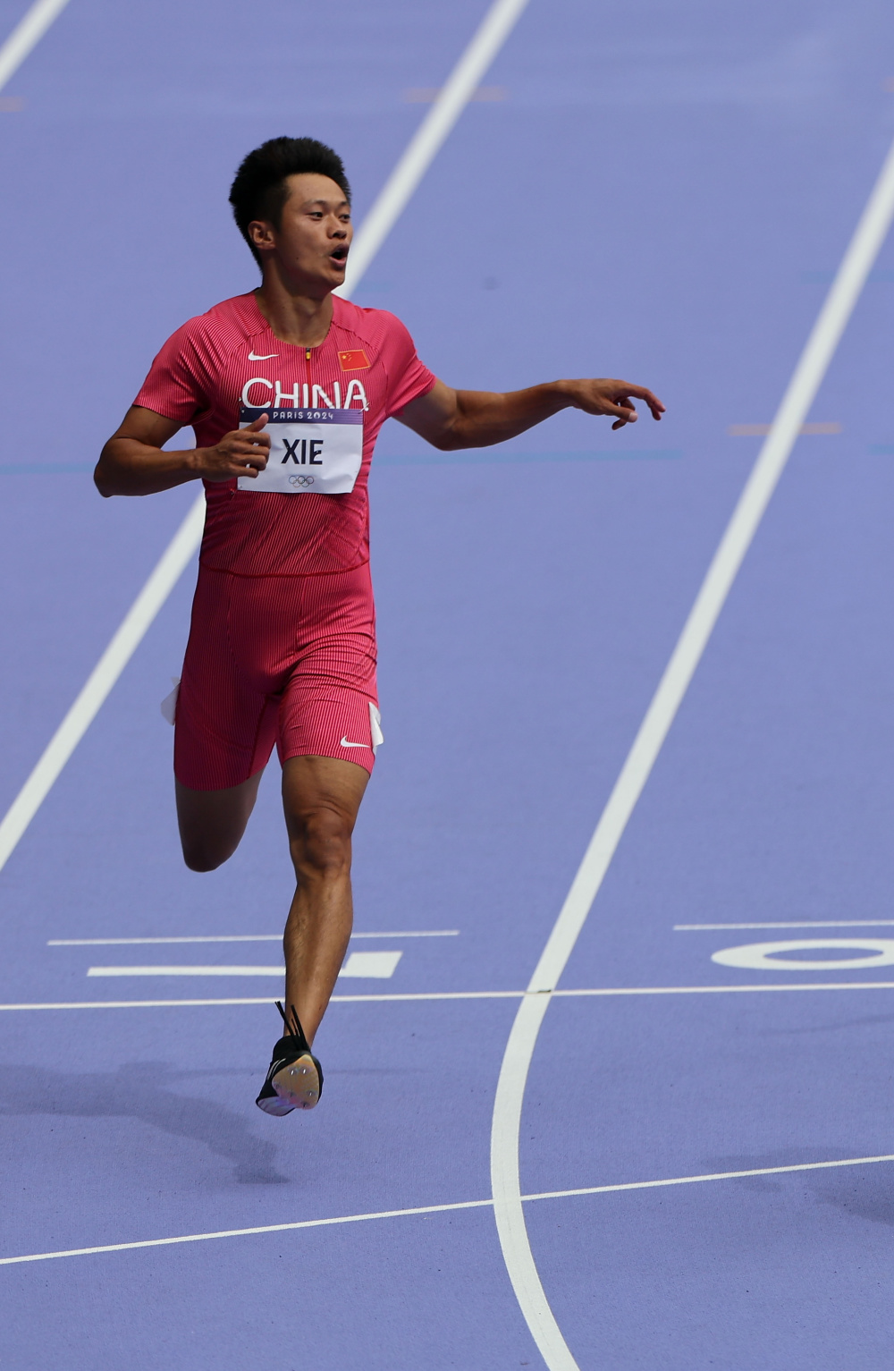 包含火速冲线,选手获得男子百米冠军的词条 包含火速冲线,选手获得男子百米冠军的词条