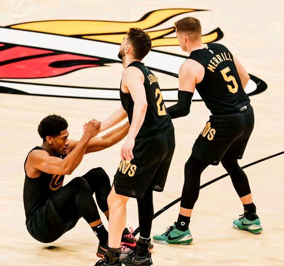 热火球员表现出色,取得关键制胜球的简单介绍 热火球员表现出色,取得关键制胜球的简单介绍