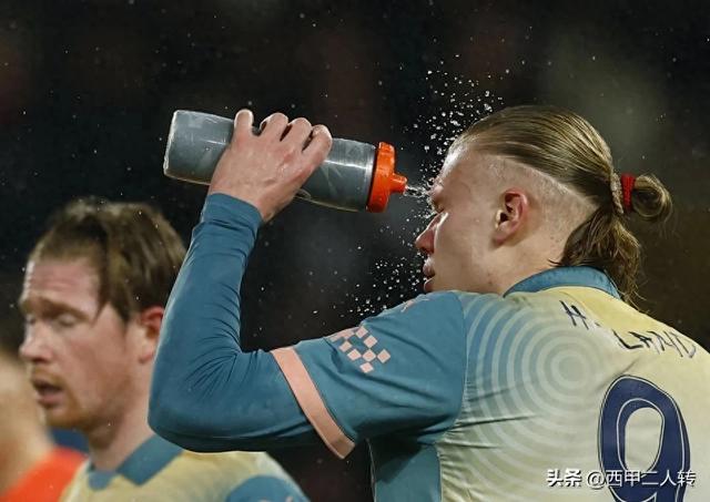 开云平台-曼城客场惨败，遭遇逆转出局，欧冠梦碎