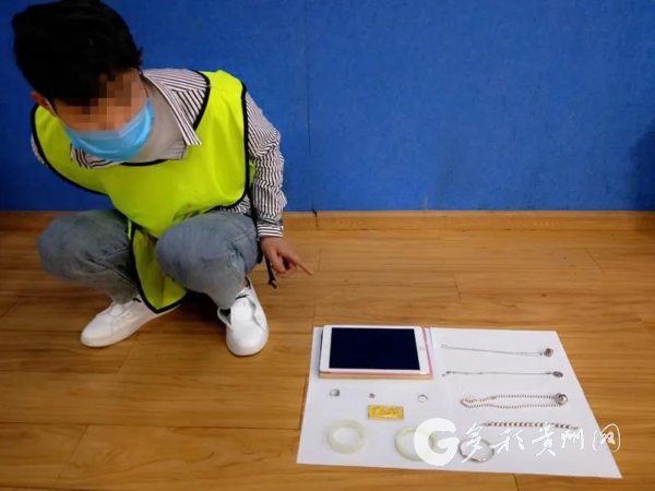 开云下载-关于球场外抓捕小偷一幕发生，警方及时处置维护秩序的信息