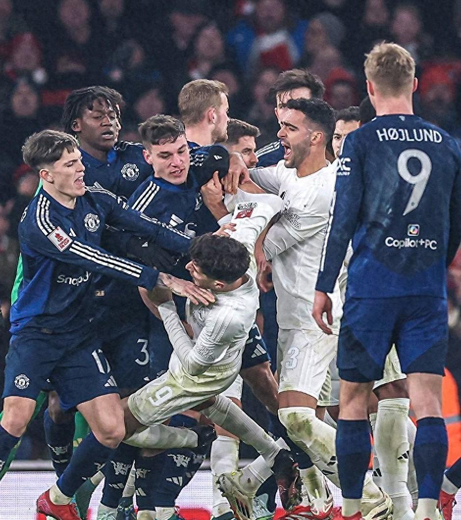 开云下载-关于曼联大胜阿森纳，索尔斯克亚赞不绝口的信息