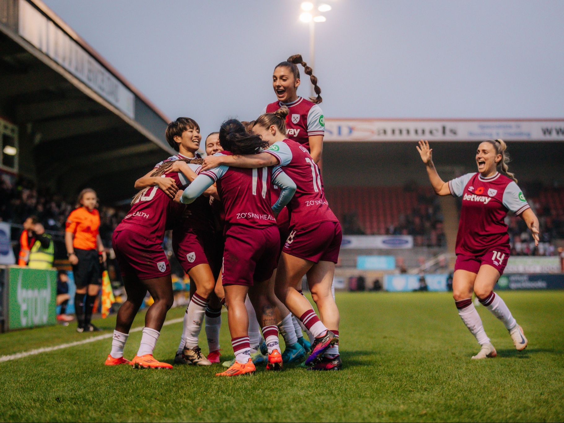 莱切斯特城逼平西汉姆联,保持不败战绩 莱切斯特城逼平西汉姆联,保持不败战绩