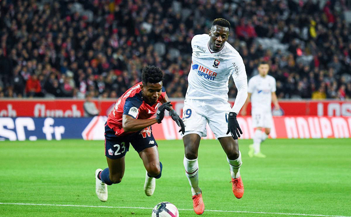 AC米兰连续不胜,战绩下滑令人担忧 AC米兰连续不胜,战绩下滑令人担忧