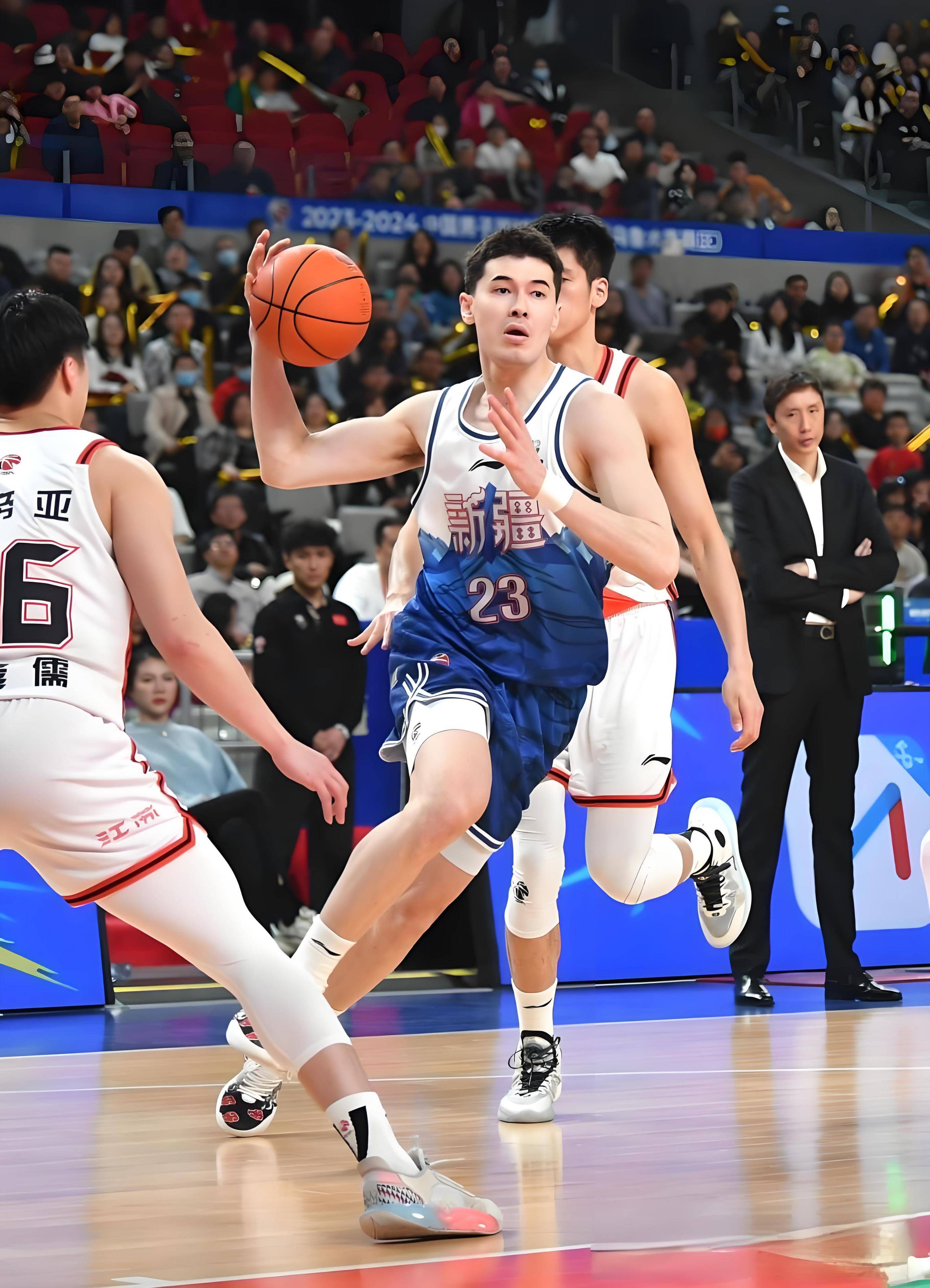 球队内部竞争激烈，出现新赛季黑马