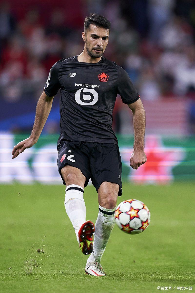 里尔后卫受伤下场，对球队防线影响较大的简单介绍