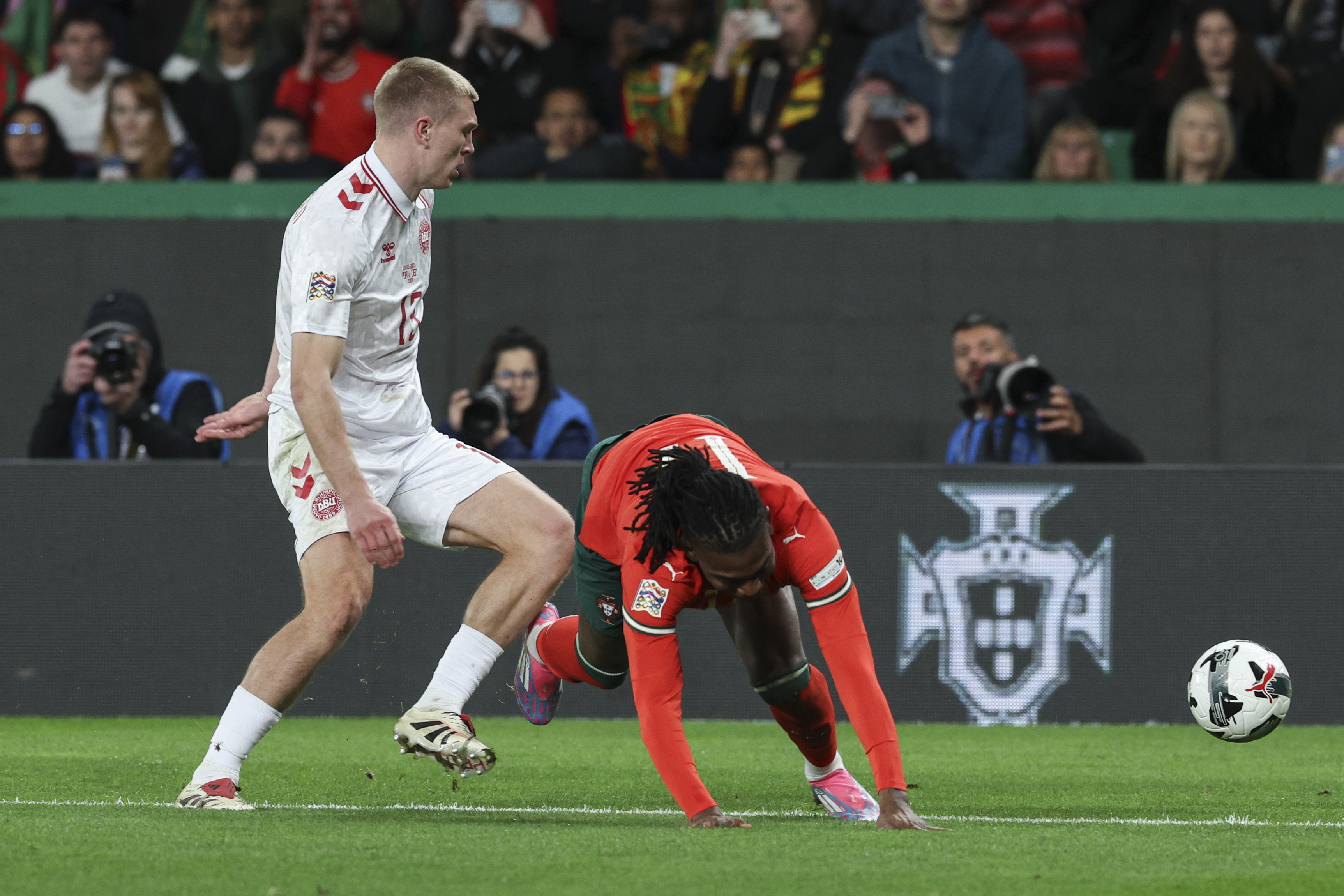 葡萄牙女足队在最近比赛中取得骄人成绩 葡萄牙女足队在最近比赛中取得骄人成绩