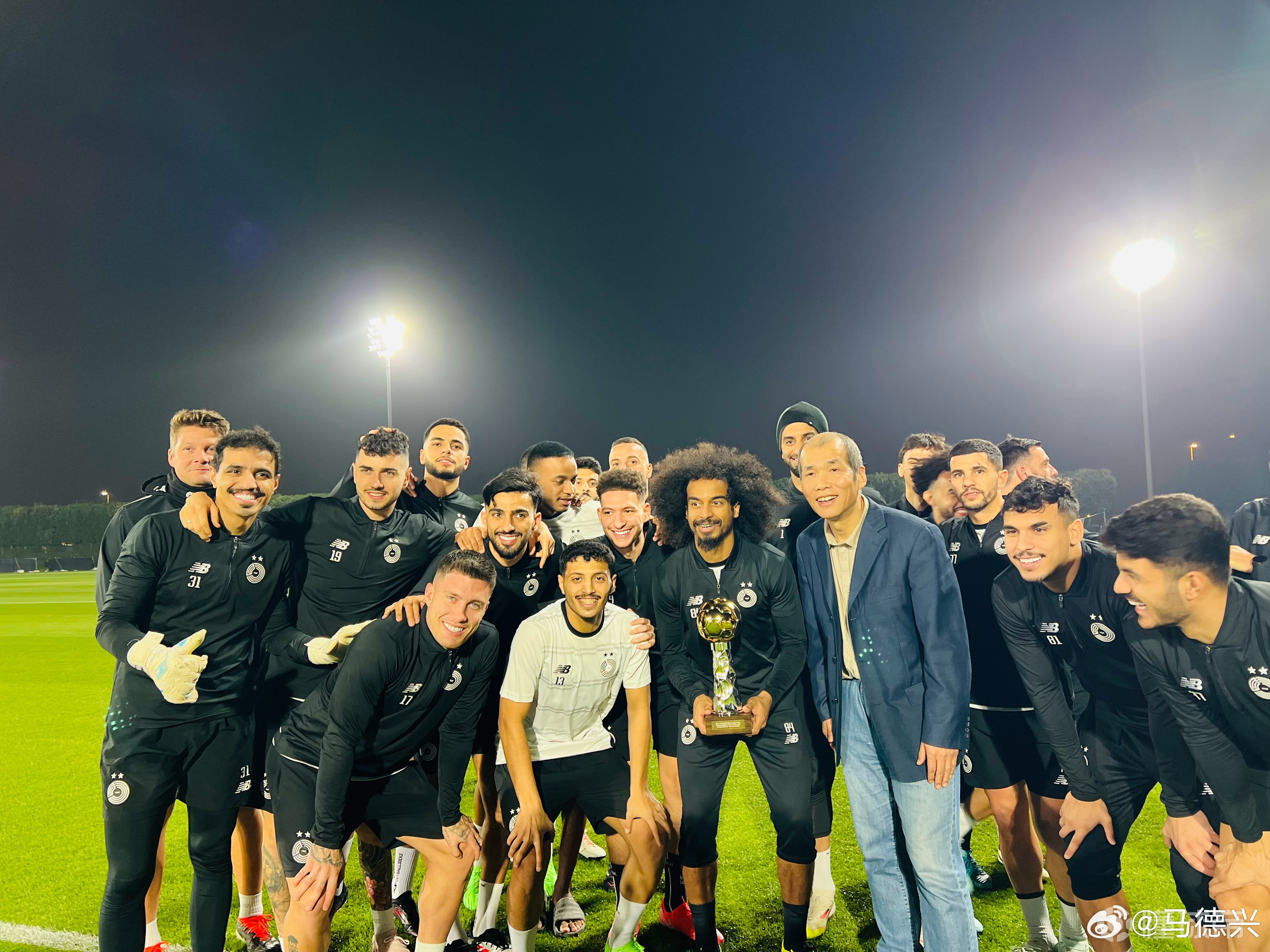 开云体育-著名球星在比赛中表现出色获得关注