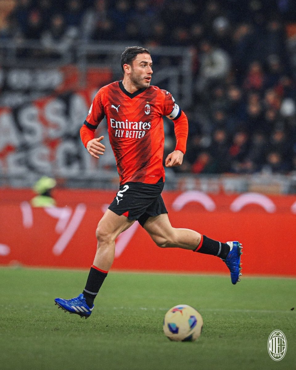 关于AC米兰遭遇不败赛季首败,临危不乱的信息 关于AC米兰遭遇不败赛季首败,临危不乱的信息