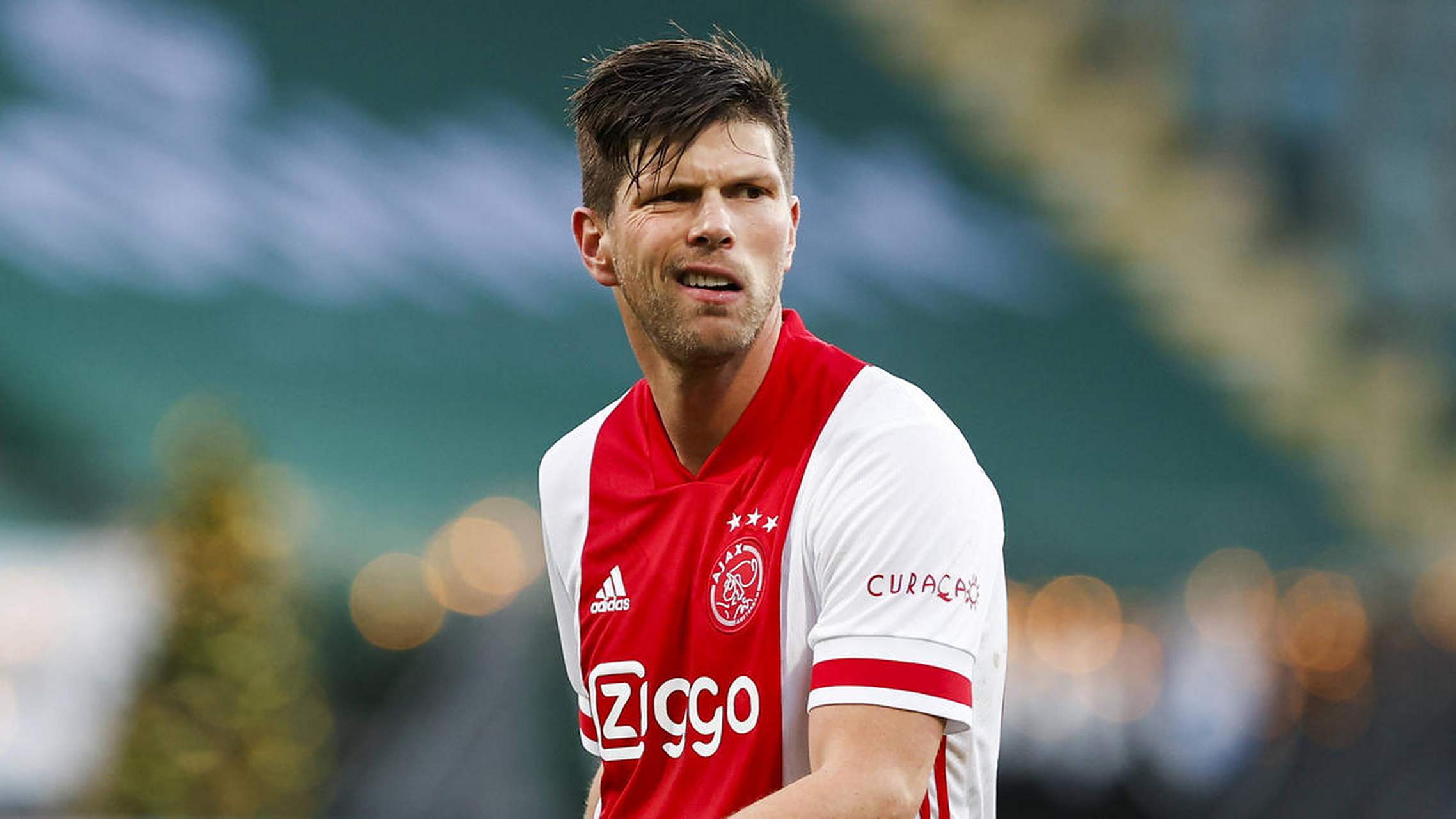 沙尔克队长发挥出色,助球队赢得胜利 沙尔克队长发挥出色,助球队赢得胜利