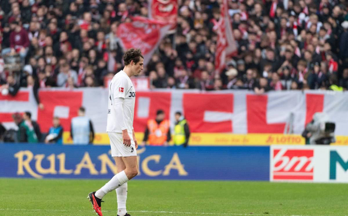 奥格斯堡迎来大胜引领实力较量 奥格斯堡迎来大胜引领实力较量