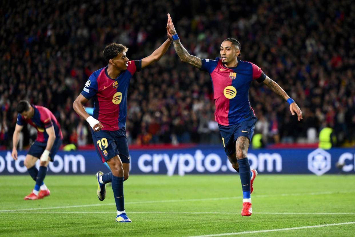 巴塞罗那队成功晋级欧洲足球半决赛