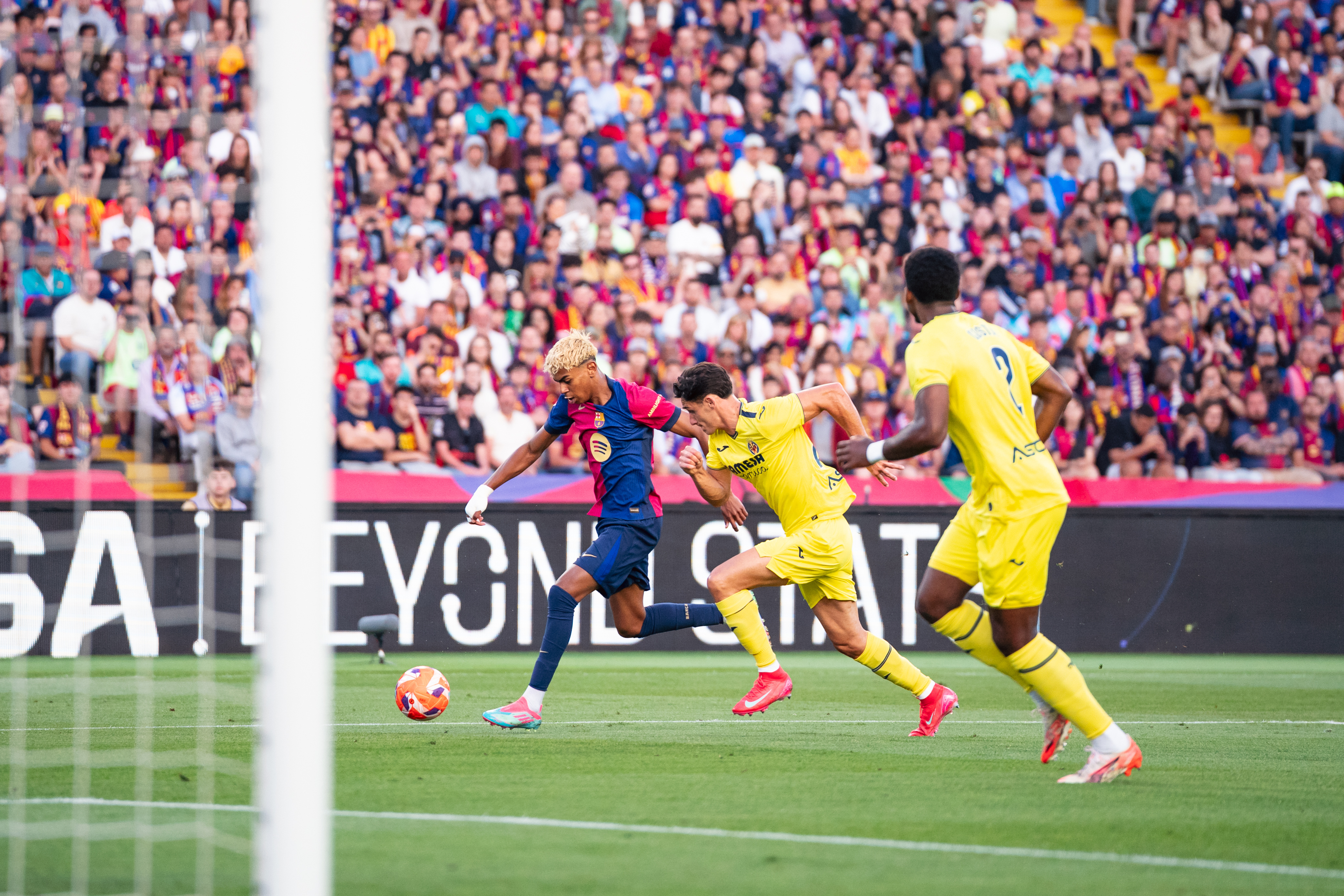 巴塞罗那队成功晋级欧洲足球半决赛