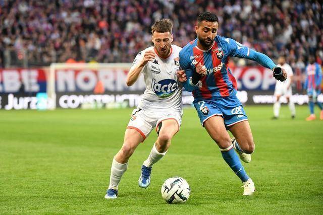 亚眠遭遇主场失利,状态再度低迷 亚眠遭遇主场失利,状态再度低迷