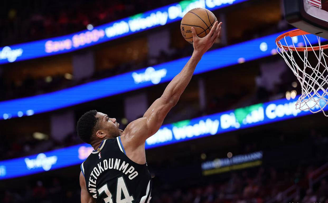 雄鹿主帅赞誉球员表现,取得胜利 雄鹿主帅赞誉球员表现,取得胜利