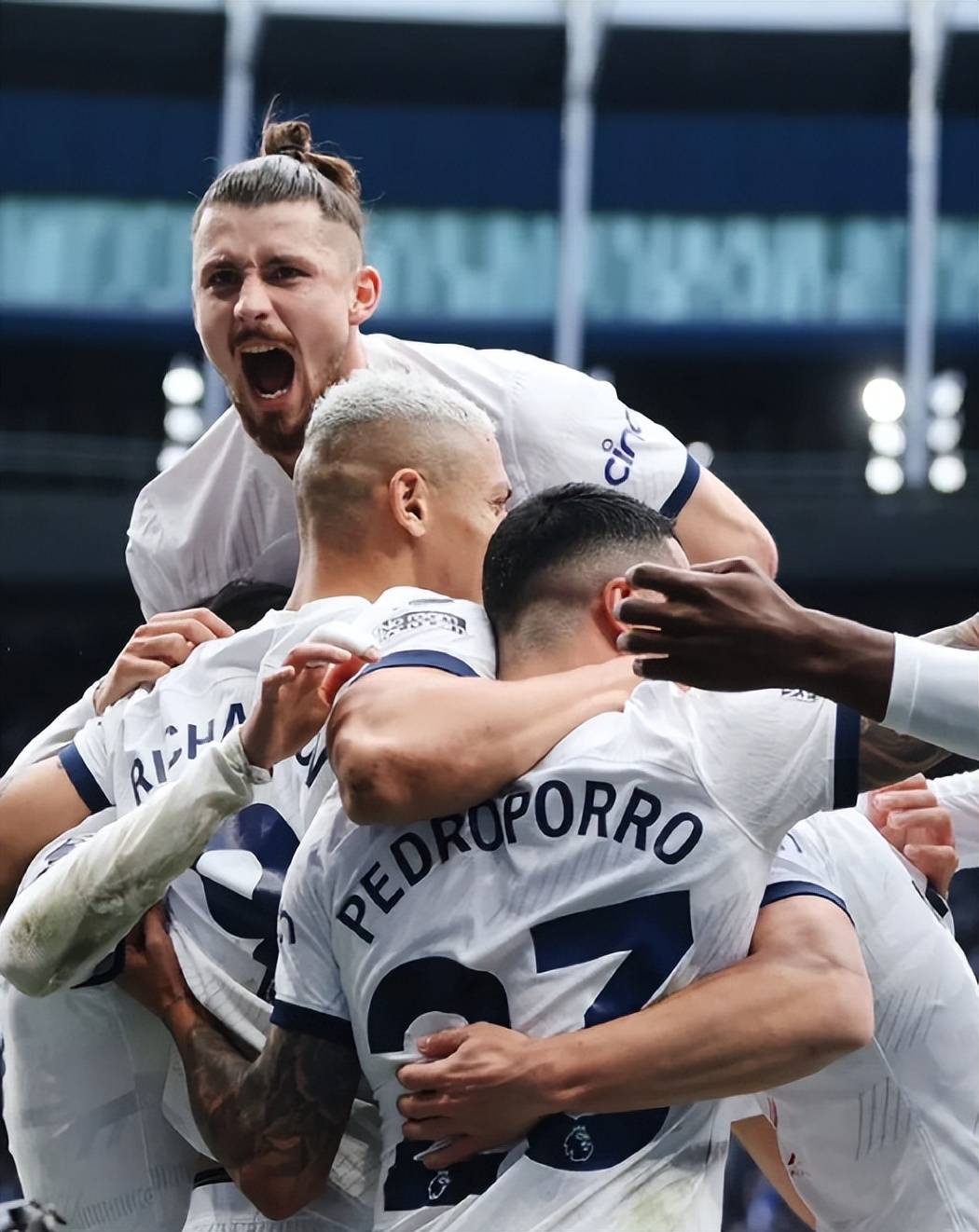 法兰克福球队战术明确,备战对决汉堡队 法兰克福球队战术明确,备战对决汉堡队