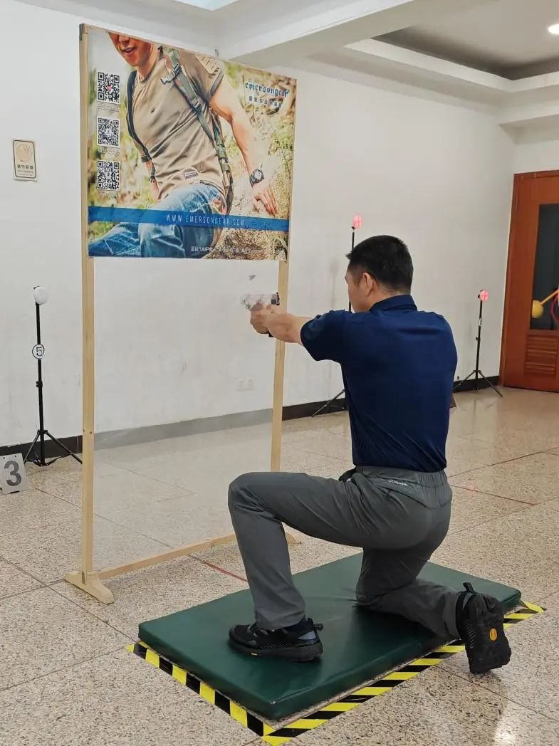 英国射击队获得金牌，技术精湛