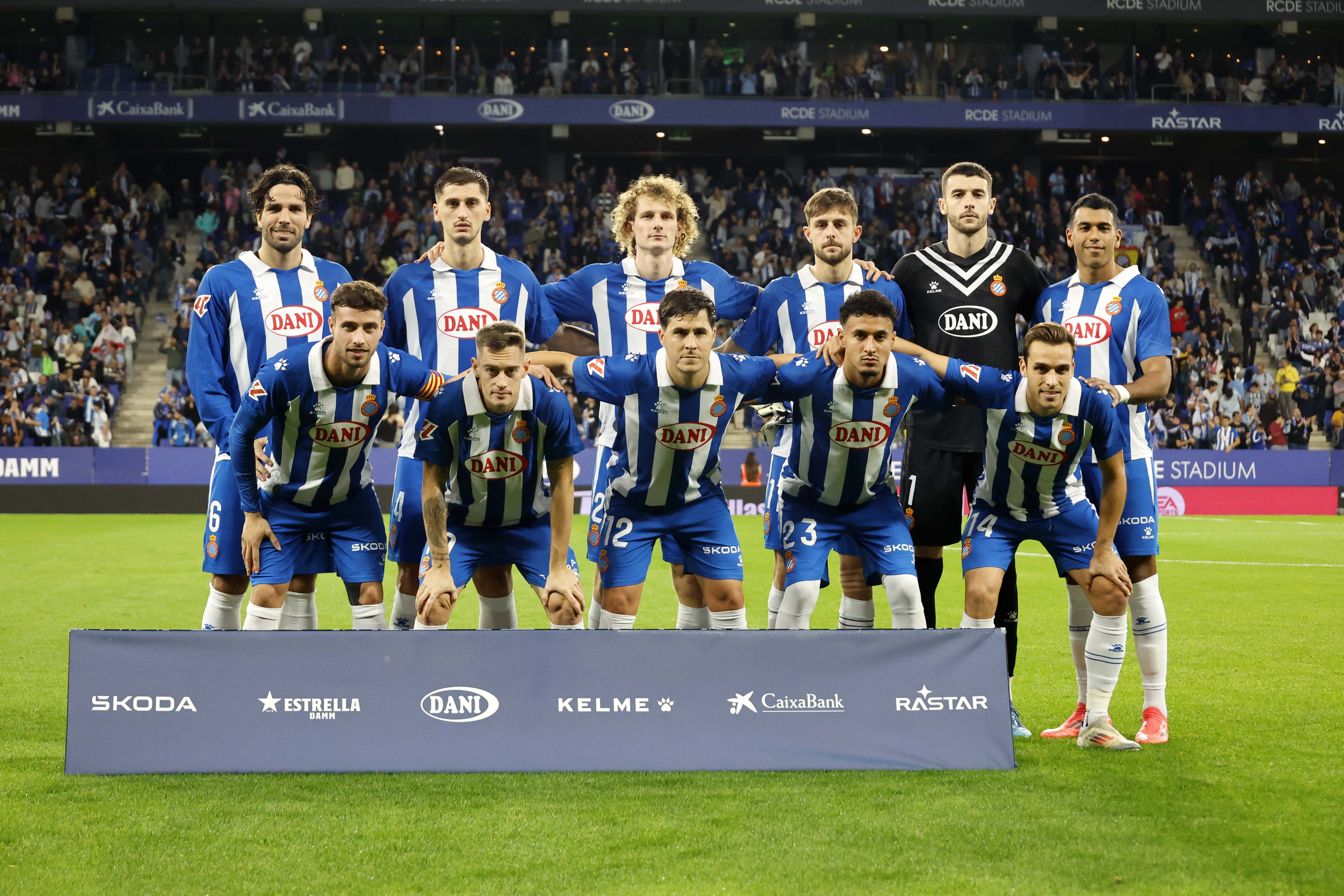 西班牙队在比赛中展示了出色的团队配合和技术能力的简单介绍 西班牙队在比赛中展示了出色的团队配合和技术能力的简单介绍