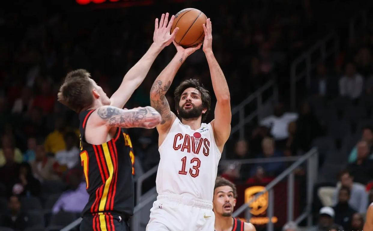 开云体育官网-欧洲篮球传奇球员重返赛场，献上经典好球