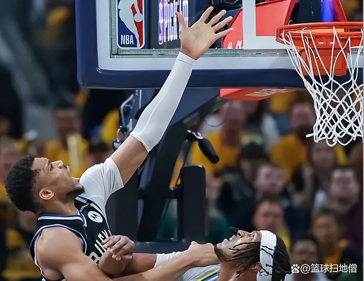 开云体育官网-包含步行者完胜雄鹿，萨波德霍尔砍下双20的词条