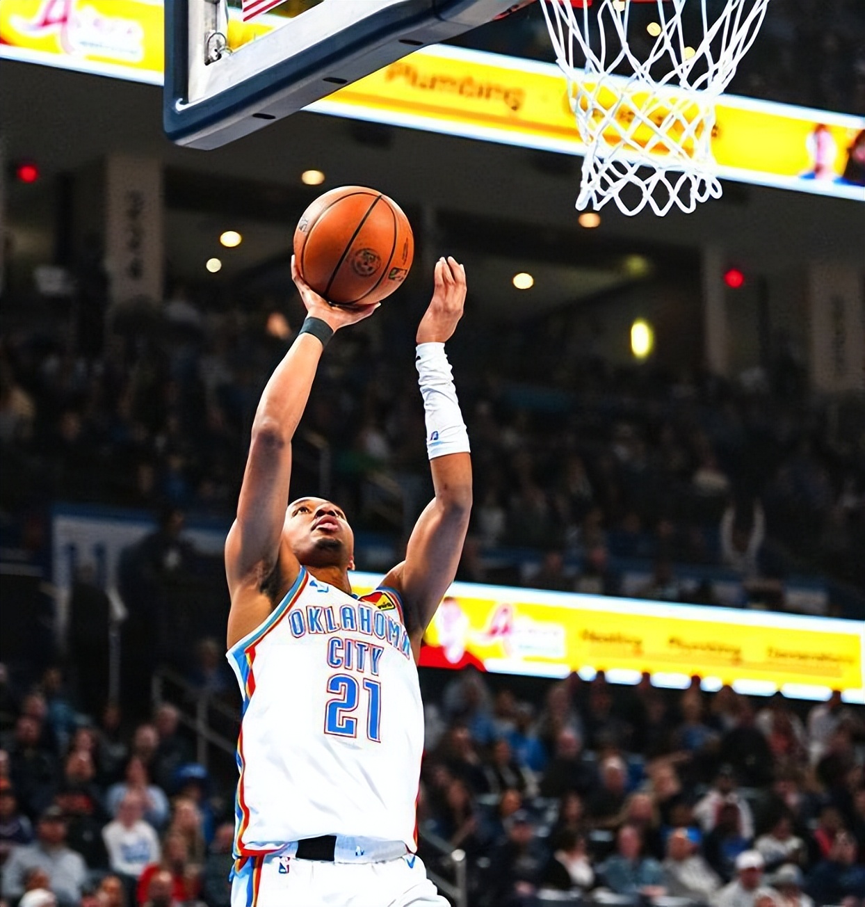 开云体育下载-太阳大胜雷霆，喜迎三连胜