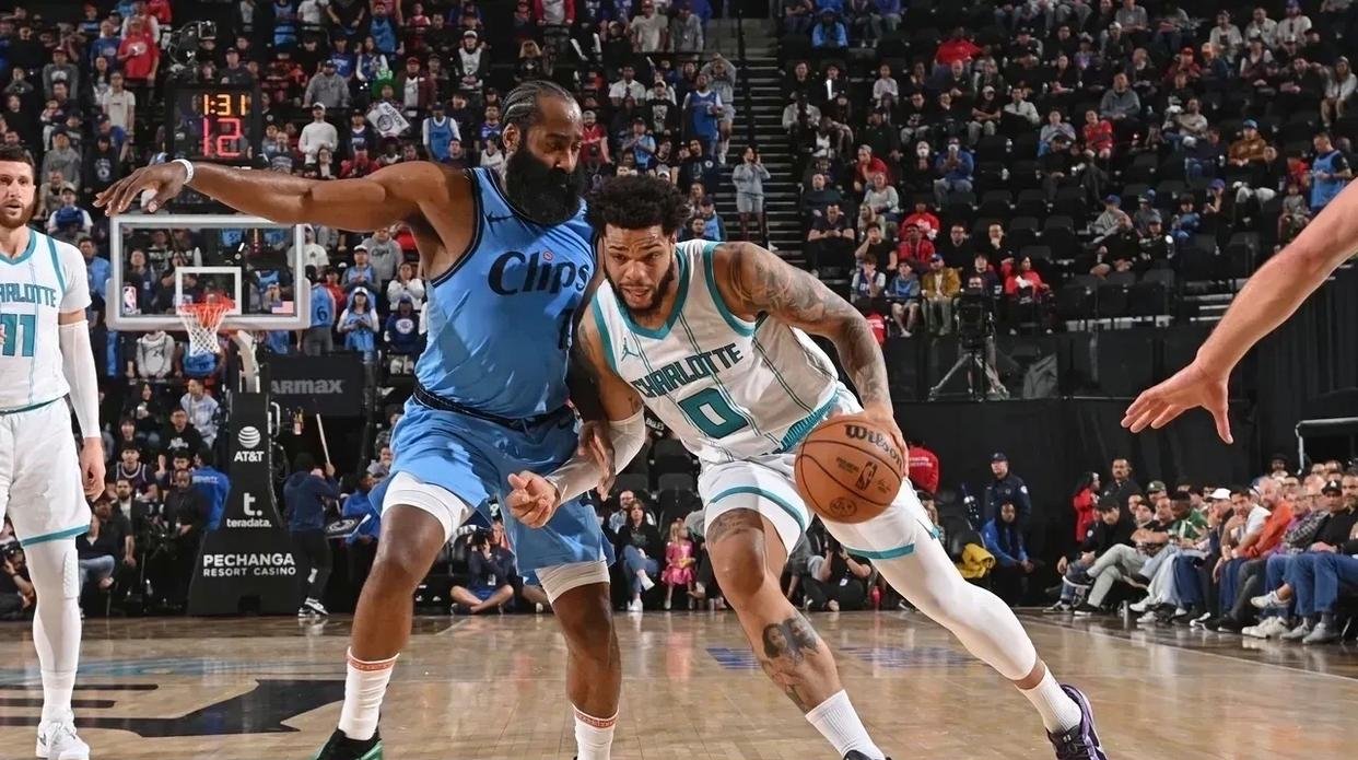 快船主场战胜黄蜂，取得四连胜