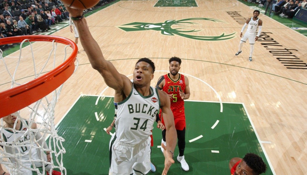 雄鹿队逆转老鹰,收获九连胜 雄鹿队逆转老鹰,收获九连胜