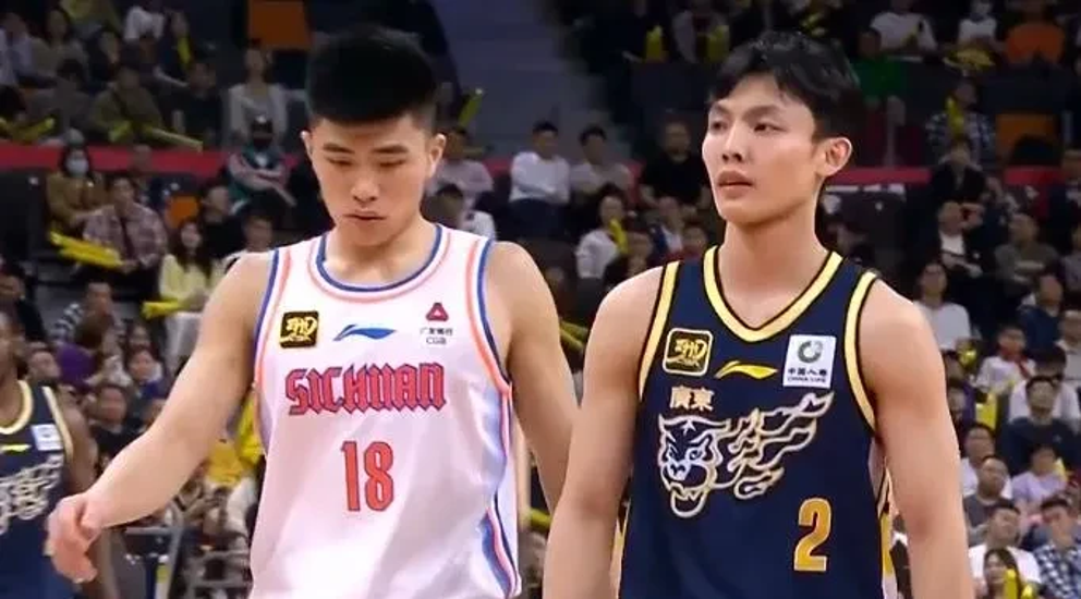 包含广东宏远轻取江苏同曦,取得四连胜的词条 包含广东宏远轻取江苏同曦,取得四连胜的词条