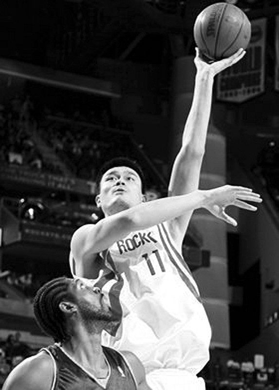 火箭艰难战胜掘金,继续领跑 火箭艰难战胜掘金,继续领跑