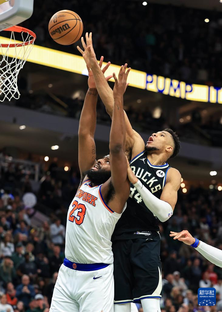 尼克斯主场大胜雄鹿,取得两连胜 尼克斯主场大胜雄鹿,取得两连胜